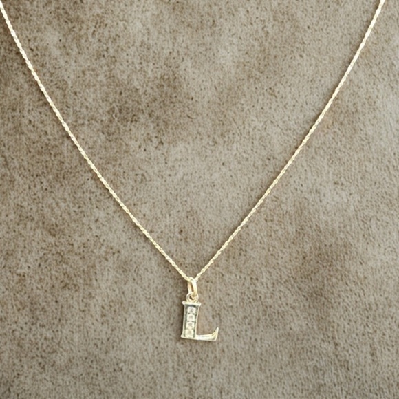 18” Sterling Silver Initial 'L' Pendant Necklace - Picture 1 of 6
